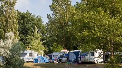 Camping Les 3 Lacs du Soleil - Trept, Rhône-Alpes, France