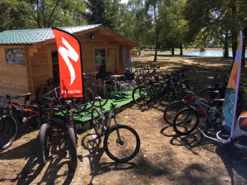Camping Les 3 Lacs du Soleil - Trept, Rhône-Alpes, France