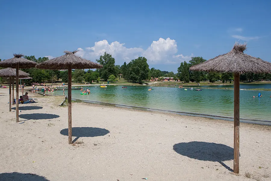 Camping Les 3 Lacs du Soleil - Trept, Rhône-Alpes, France