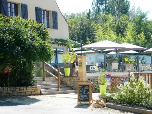 Camping Les Charmes - Saint-André-d'Allas, Dordogne, France