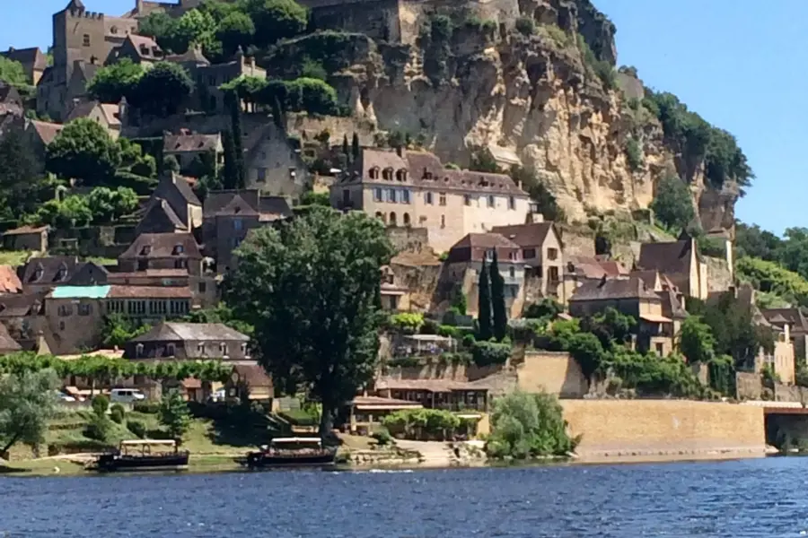 Camping Les Charmes - Saint-André-d'Allas, Dordogne, France