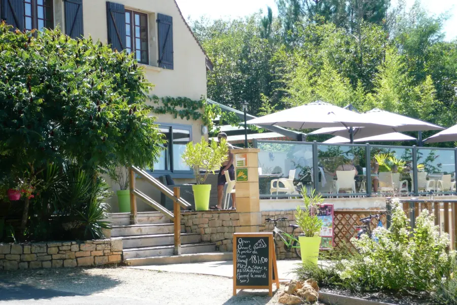 Camping Les Charmes - Saint-André-d'Allas, Dordogne, France
