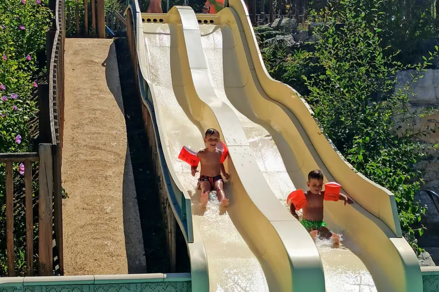 Camping Les Charmes - Saint-André-d'Allas, Dordogne, France